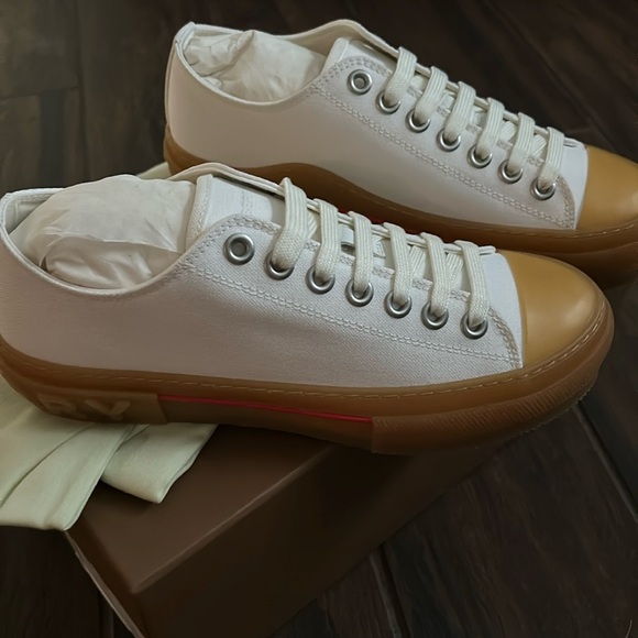 Sale New authentic Burberry sneakers - Picture 2 of 10